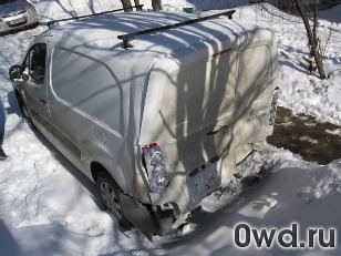 Битый автомобиль Renault Kangoo