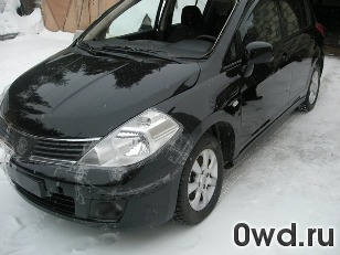 Битый автомобиль Nissan Tiida