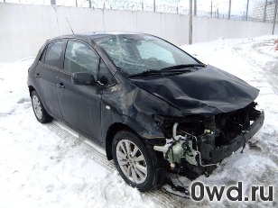 Битый автомобиль Toyota Auris