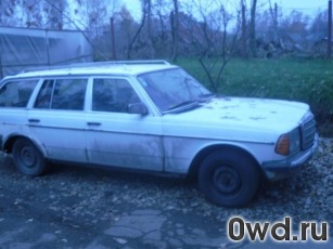 Битый автомобиль Mercedes-Benz 300