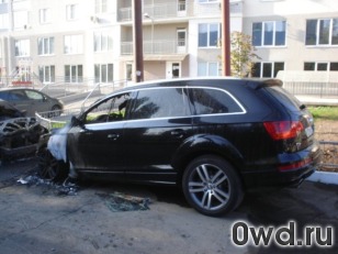 Битый автомобиль Audi Q7