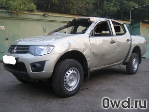 Битый автомобиль Mitsubishi L 200