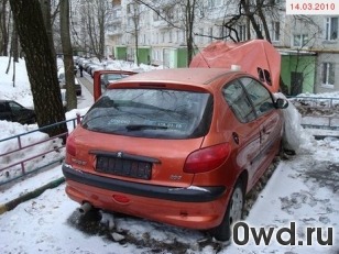 Битый автомобиль Peugeot 206