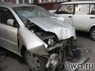 Битый автомобиль Toyota Corolla