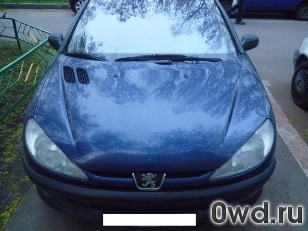 Битый автомобиль Peugeot 206