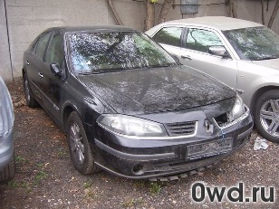 Битый автомобиль Renault Laguna