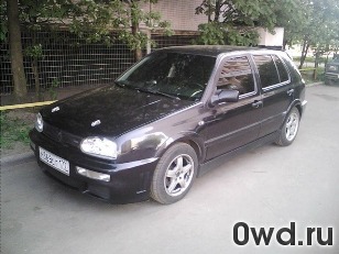 Битый автомобиль Volkswagen Golf