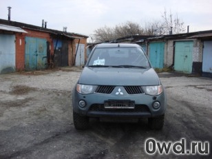 Битый автомобиль Mitsubishi L 200