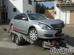 Битый автомобиль Nissan Teana