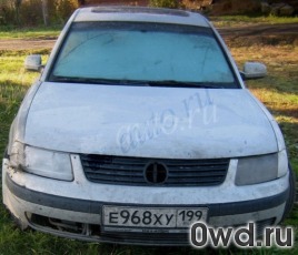 Битый автомобиль Volkswagen Passat