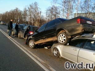 Битый автомобиль Audi V8