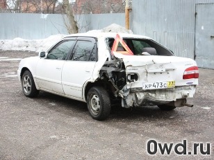 Битый автомобиль Toyota Corolla