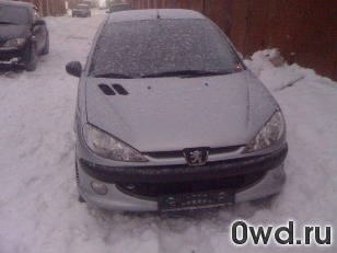 Битый автомобиль Peugeot 206