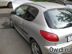 Битый автомобиль Peugeot 206