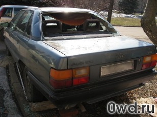 Битый автомобиль Audi 100