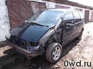 Битый автомобиль Volkswagen Sharan