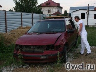 Битый автомобиль Nissan Quest