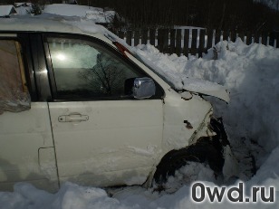 Битый автомобиль Toyota Noah