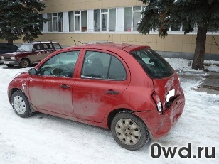 Битый автомобиль Nissan Micra