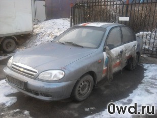 Битый автомобиль Chevrolet Lanos