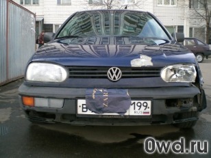 Битый автомобиль Volkswagen Golf