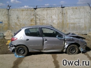 Битый автомобиль Peugeot 206