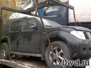 Битый автомобиль Nissan Pathfinder