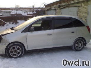 Битый автомобиль Toyota Nadia