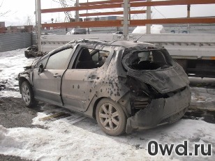 Битый автомобиль Peugeot 308