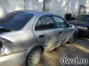 Битый автомобиль Nissan Almera