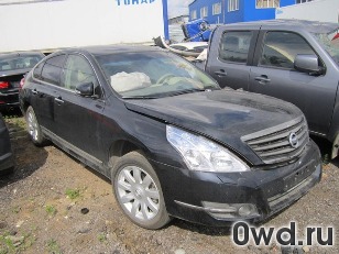 Битый автомобиль Nissan Teana