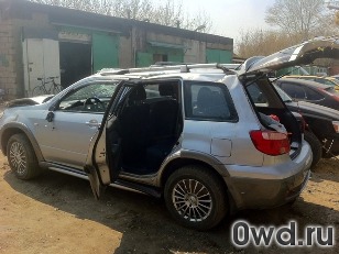 Битый автомобиль Mitsubishi Outlander