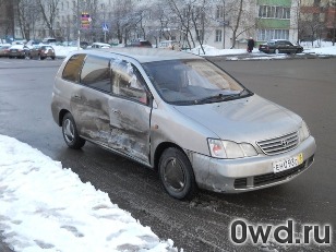 Битый автомобиль Toyota Gaia