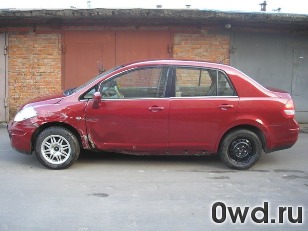 Битый автомобиль Nissan Tiida