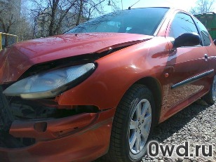 Битый автомобиль Peugeot 206