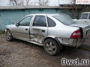 Битый автомобиль Opel Vectra