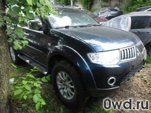 Битый автомобиль Mitsubishi Pajero Sport