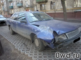 Битый автомобиль Audi 100