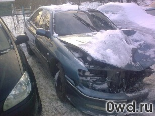 Битый автомобиль Peugeot 406