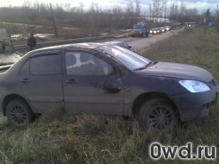 Битый автомобиль Mitsubishi Lancer