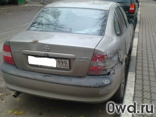 Битый автомобиль Opel Vectra