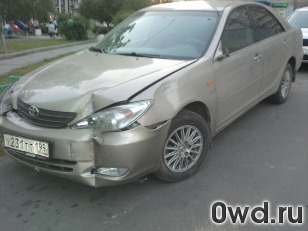 Битый автомобиль Toyota Camry