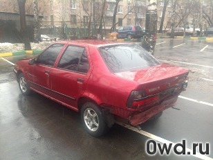 Битый автомобиль Renault 19