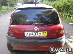 Битый автомобиль Renault Clio