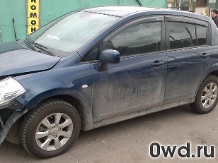 Битый автомобиль Nissan Tiida