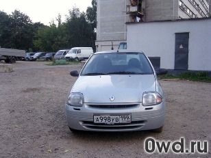 Битый автомобиль Renault Clio