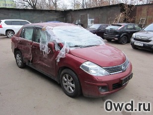 Битый автомобиль Nissan Tiida