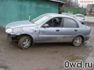 Битый автомобиль Chevrolet Lanos