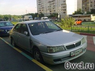 Битый автомобиль Nissan Bluebird