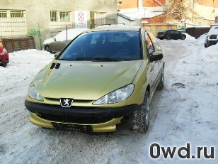 Битый автомобиль Peugeot 206